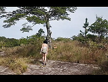 Trilha, cachoeira e muito sexo em público!
