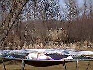 Deutscher Amateur-Sex im Freien auf dem Trampolin