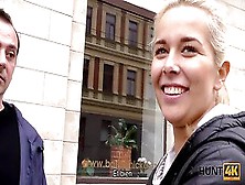 Hunt4k.  cocu bien paye pour sa superbe blondie