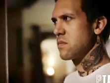 Encuentro a mi esposa follando con mi padre