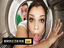 Brazzers - Sofia Lee Gets Stuck In The Dryer & Ends Up Getting An Anal Afternoon Delight