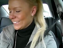 SUBES MADCHEN INTO PANTS HAT SEIN TAXI -GELD VERSHOPPT