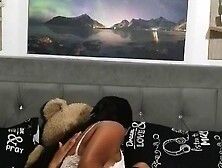 I lick my girlfriend's twat and this babe cums in my throat