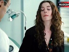 Anne Hathaway Bare One Tit – Love And Other Drugs