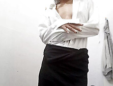 Her pussy is extremely creamy and juice is dripping out of her while she rubs clit. pink wet pussy close up masturbation