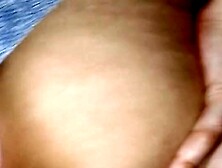 Puxando calcinha de lado