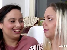 Ersties:Ayana leckt Julia P. zu einem fantastischen Orgasmus