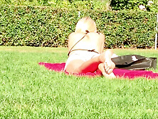 Milf Sunbathing Her Sexy Candid Feet (faceshot)