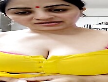 HInDI LG Instagram Influencer Vandana Pathak Live Showing Pink Bra Strap