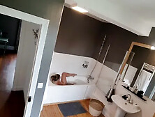 I Touch My Pussy in the Bath