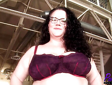 Experienced MILF Jessica Lust knows how to get you off