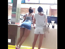 Morena De Saia Curta Pedindo Lanche No Mc Donalds