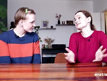 Ersties - Pornoproduzentin Sally B trifft heiï¿½es Fan Gal Emma K