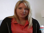 Amateur girl sucking and taking facial