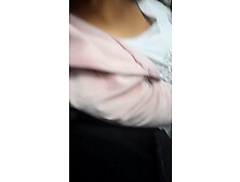 Arrimando a chica en bus 1