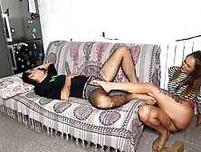 stedsøster overrasker sin storebror ved at kende hans svage punkt