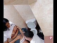 Students caught fucking hard in the school bathroom and he cums in her mouth ( INCREDIBLE AMATEUR VIDEO )