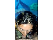 Haciendo blow job en la piscina