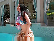 Loni Evans shows off her magical boobs