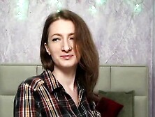 Amateur babe flashing shoulder on solo webcam show