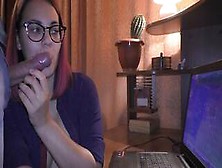 Gamer Girl Does Blowjob Without Being Distracted From The Game