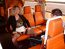 La milf exhib et le PUCEAU du train