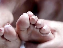 Hot MILF Claudia Valentina - Footjob & Pussies Massage Session