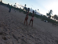 Duas Putas Na Praia 4