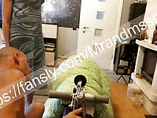 секс-машина сзади и член спереди