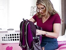 MOMMY'S WOMEN - Chaude cougar Cory Chase Mange et Doigte la Chatte de Laney Grey - SOUS-TITRES FRANÇAIS