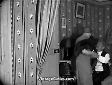 Old Chap Screws Hawt Beauties in City 1920s (1920s Vintage)