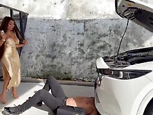 The mechanic bangs my butt with his massive dick,  Large-assed Verito Aguas gets screwed intensely