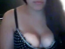 Jovencita Enseñando Las Tetas