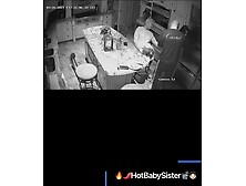 (coloque em modo tela cheia)Dono de arbnb colocou câmera escondida