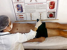 Enfermeira tem seu primeiro paciente de wang ereto!