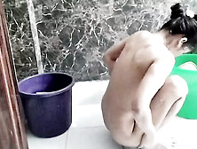 Muslim girlfriend ka bathroom MMS video viral