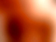 Жасырын камера олардың массаж жасап, сосын трафикті қалай көрсететінін көрсетеді