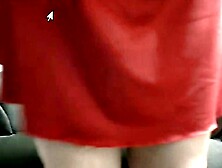 Camisola vermelha socando a bombinha dentro do cuzinho