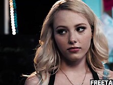 Blonde Waitress Dixie Lynn Lose Her Virginity For Music Artist