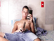 Moreno Gostoso Brincando Em Casa