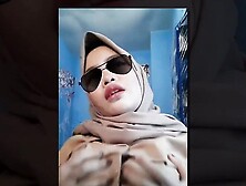 jilaber suka mainin kontol