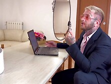 Segretaria si scopa il capo in ufficio, gli squirta sul cazzo e la sborrata in faccia FULL MOVIE