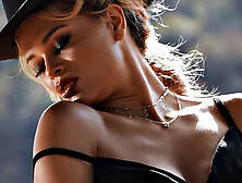 November TOTM - Queen Of The Canyon