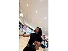 Bulge flash candid: watch this beautiful woman tra