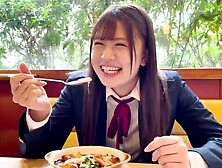 キュートな制服美女が先生と密会ラブラブデート、ラブホでイチャイチャキス