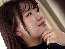 巨乳美人妻が旦那様の目の前で生脱ぎでセクシーランジェリー姿でエッチな撮影