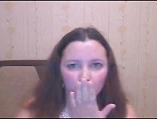 Chubby Russian Housewife Enjoys Playing With Ass