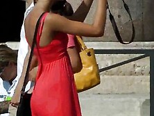 Candid A Hermosa Chica De Vestido Rojo Largo