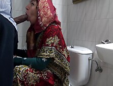 A Horny Turkish Muslim Wife Meets With A Black Immigrant In Public Toilet 5 Min