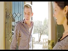 O ensaio se transforma em foder no sofá